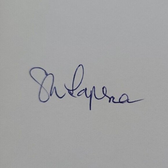 *NEW & SIGNED* Everyone Here Is Lying by Shari Lapena, 1st/1st First Edition, HC - Picture 2 of 4